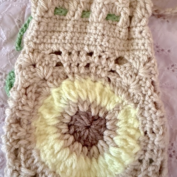Crochet Sunflower Crossbody Bag - Picture 5 of 7
